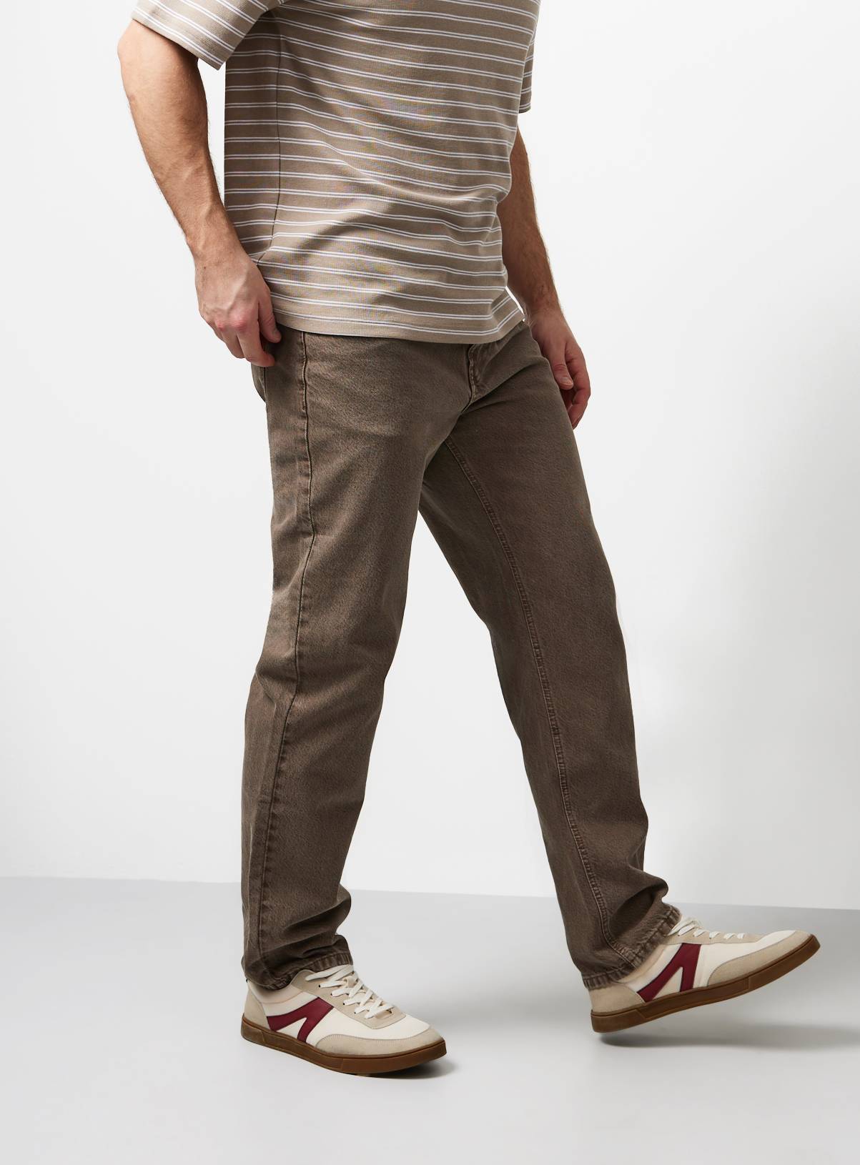 Light Brown Straight Leg Jeans 32L - Image 1